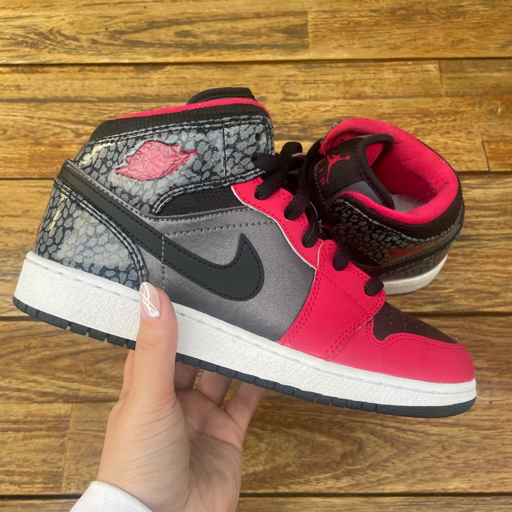 Jordan 1 mid